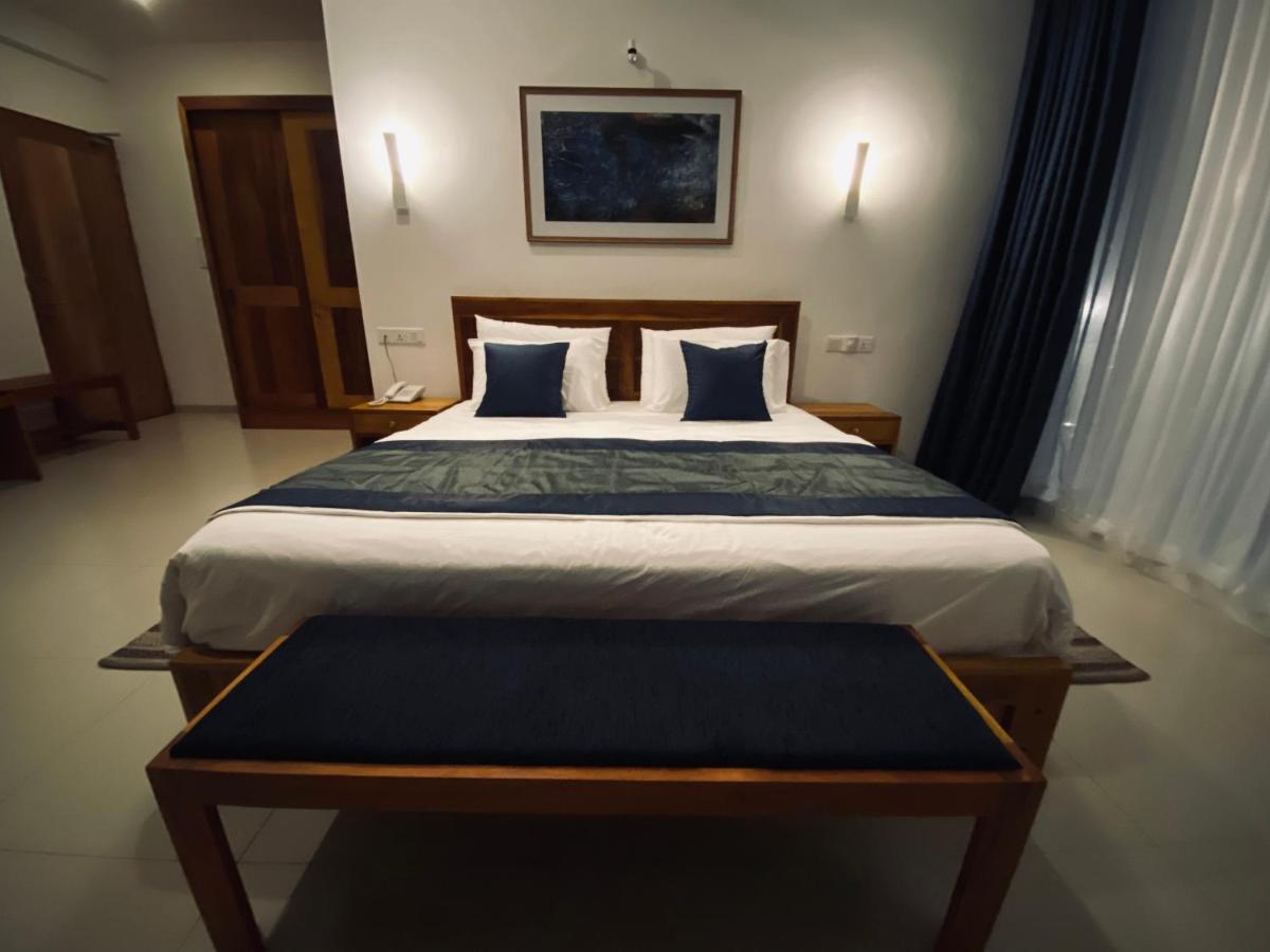 Hotel The Lighthouse Negombo Exterior foto